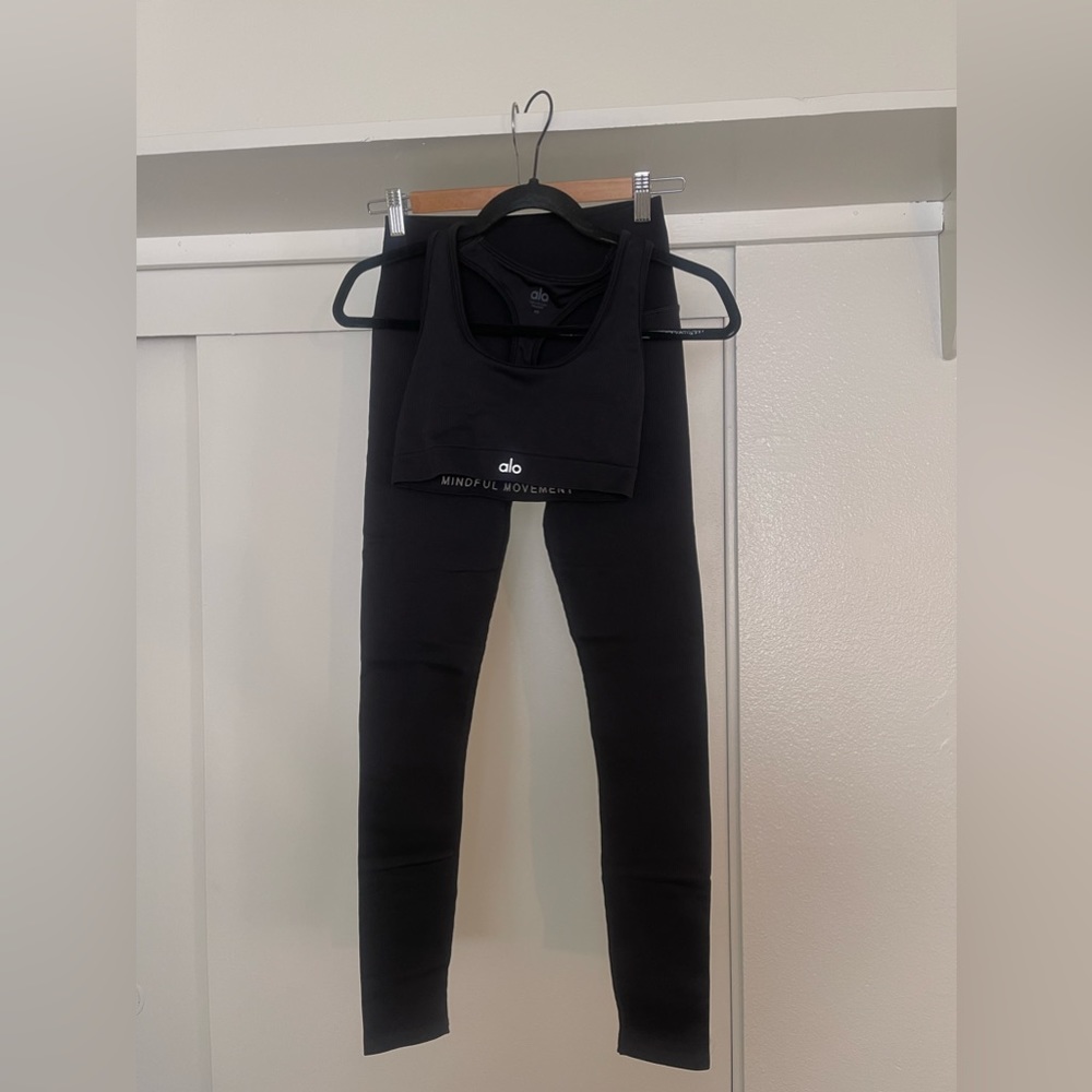 Alo Seamless High-Waist Ribbed Bra and Legging